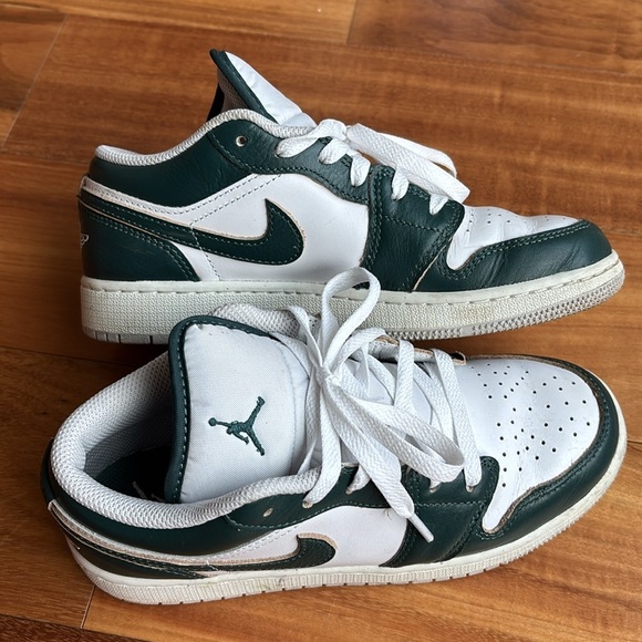 Green and white Air Jordans - Picture 9 of 9